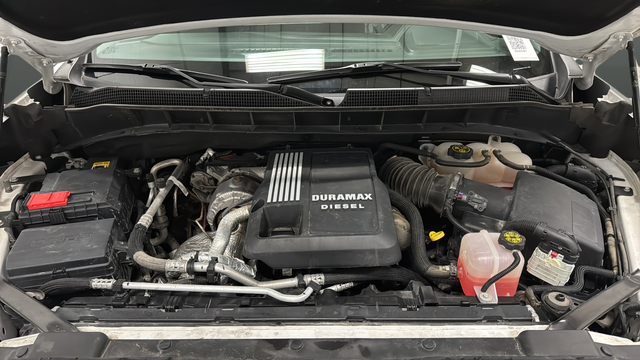 Used 2023 Summit White Chevrolet LT image 27