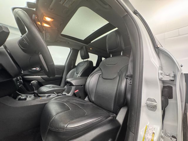 2019 Bright White Clearcoat Jeep Cherokee Limited 4X4 SUV