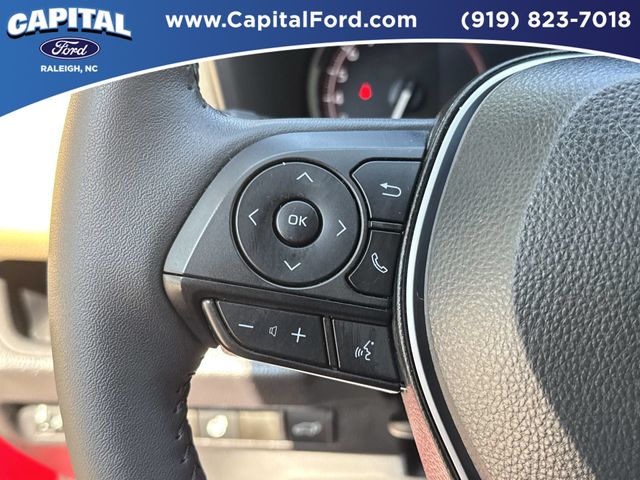 Used 2025  Toyota XLE Premium image 23