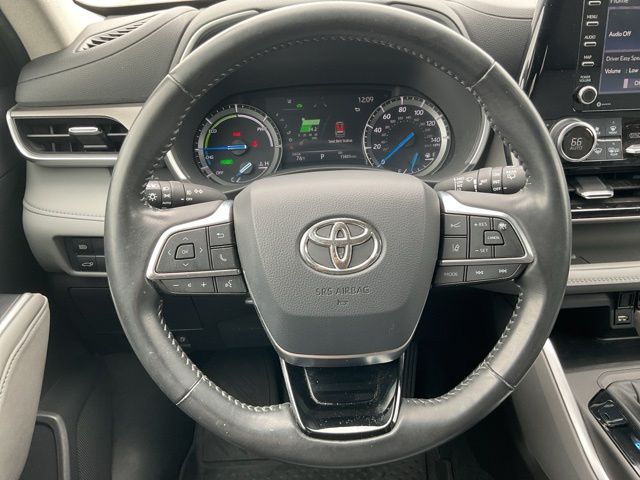 Used 2021 Toyota Highlander Hybrid SUV