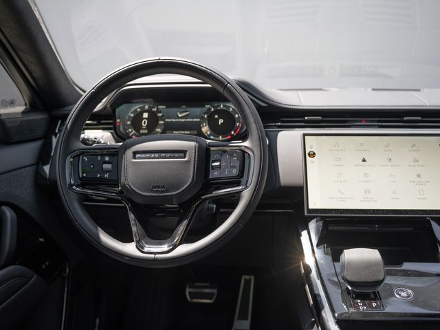 Used 2025  Land Rover Autobiography image 22
