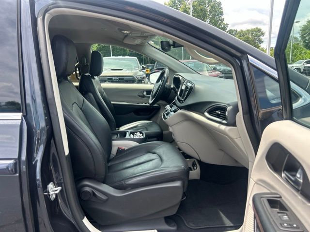 Used 2020 Chrysler Pacifica Van