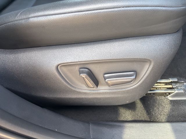 used 2021 Toyota Highlander Hybrid car, priced at $29,699