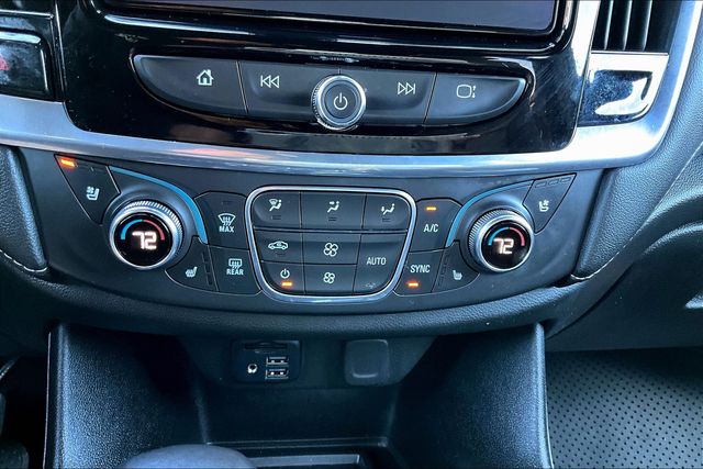 2022 Chevrolet Traverse Premier photo