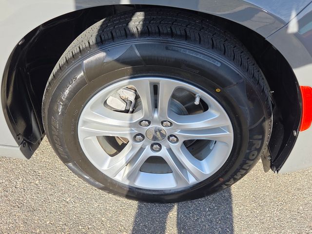 Used 2023 Gray Dodge SXT image 16