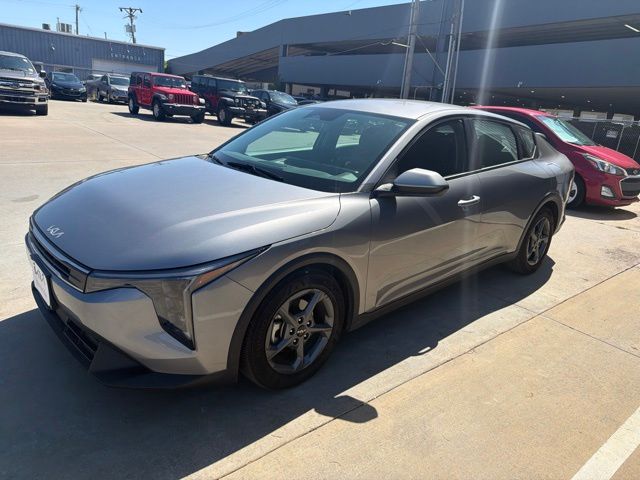  2025 Kia K4 LXS FWD   