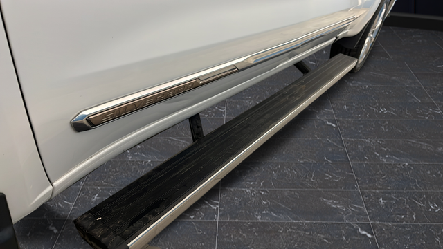 Used 2022 Iridescent Pearl Tricoat Chevrolet High Country image 44