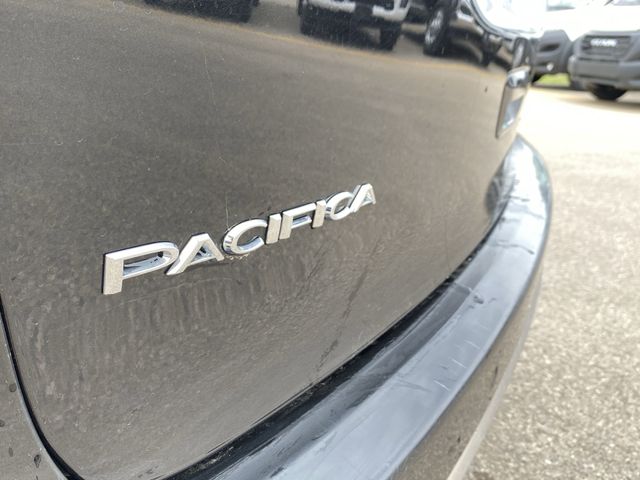 2023 Chrysler Pacifica Limited photo