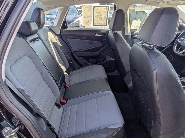 2025 Volkswagen Jetta SE - Photo 7