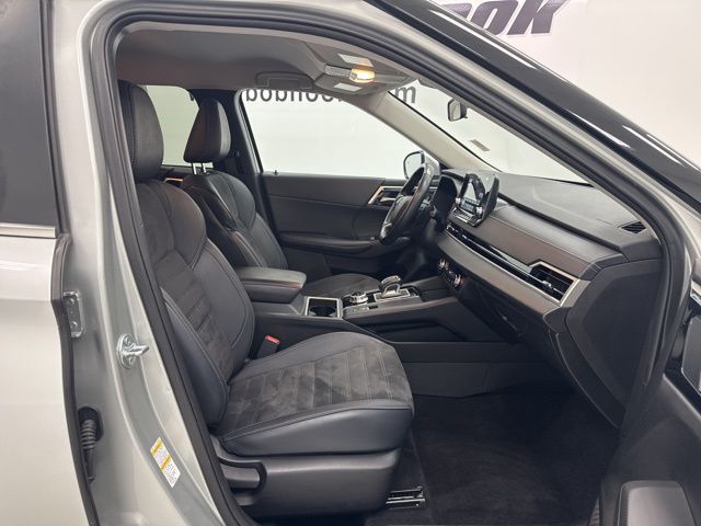 used 2024 Mitsubishi Outlander car, priced at $25,988
