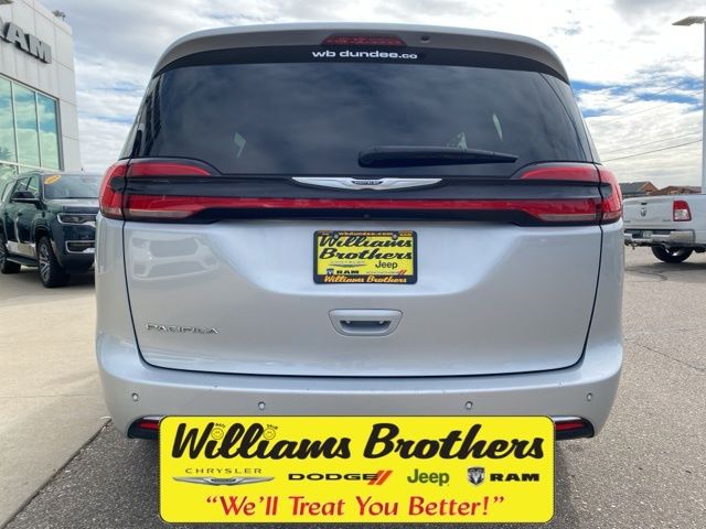 2024 Chrysler Pacifica Touring L - Silver Mist Clearcoat exterior view 6
