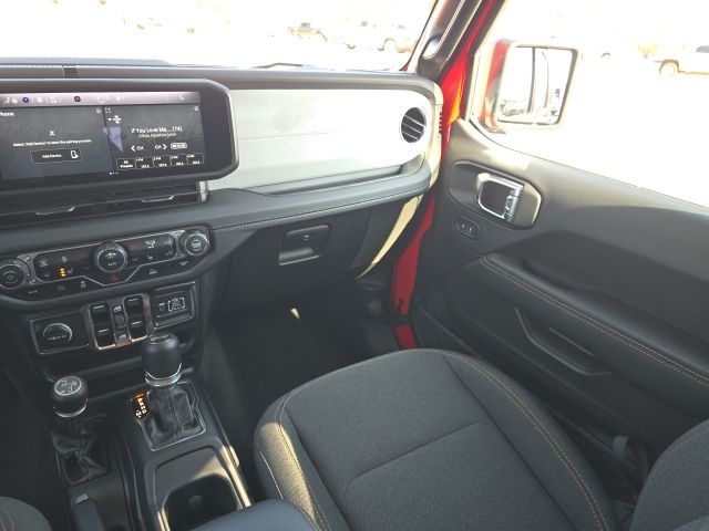 2025 Jeep Wrangler Sahara 4xe:B02116