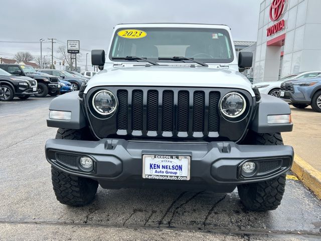 View vehicle photo 2