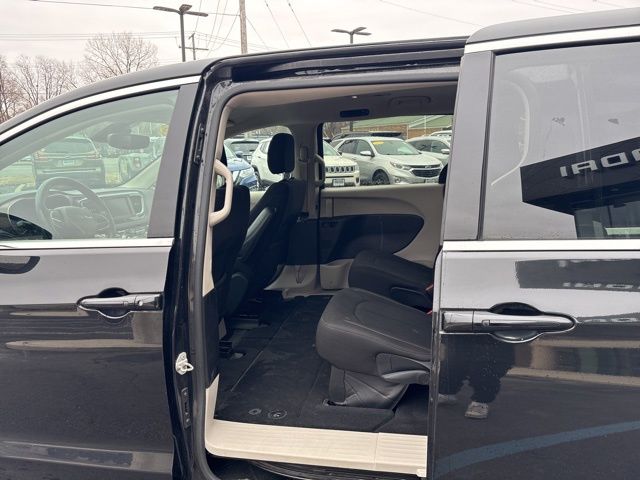 Used 2023 Black Chrysler LX image 26