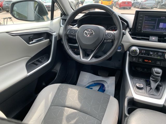 2021 Toyota RAV4 Hybrid XLE photo