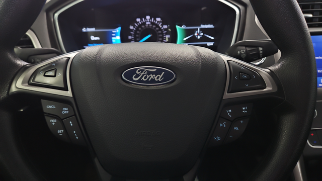 Used 2020 Oxford White Ford SE image 16