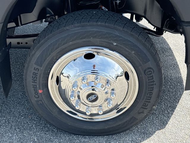New 2026 Oxford White Ford F-450® XL image 11