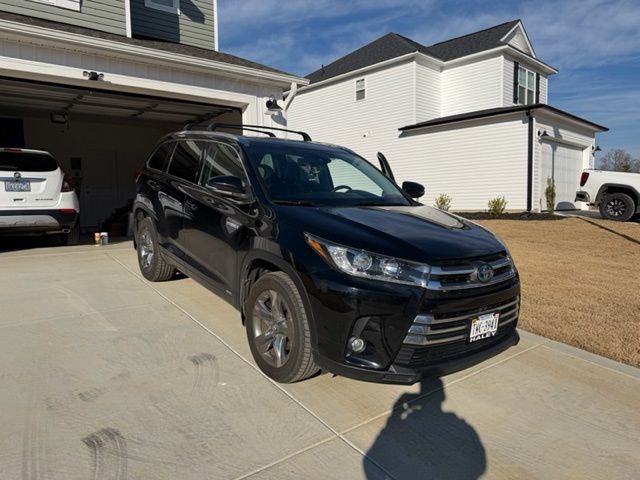 2018 Toyota Highlander Limited Platinum's photo