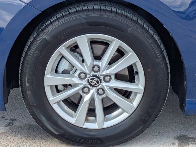 2025 Toyota Camry LE - Photo 10