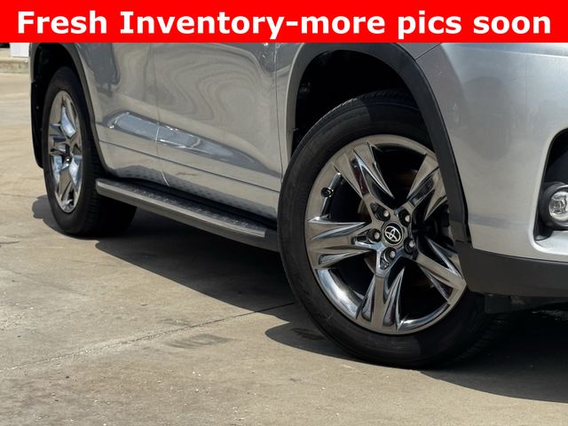 2019 Toyota Highlander Limited Platinum Silver at River Oaks CDJR