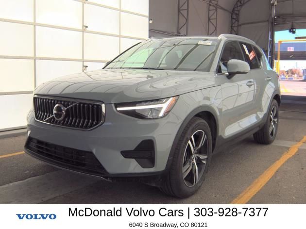 Vapour Gray Metallic 2025 Volvo XC40 B5 Core Bright Theme AWD SUV / Crossover All-Wheel Drive Automatic