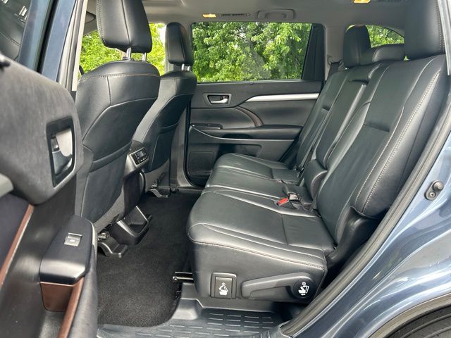 used 2019 Toyota Highlander car, priced at $24,059