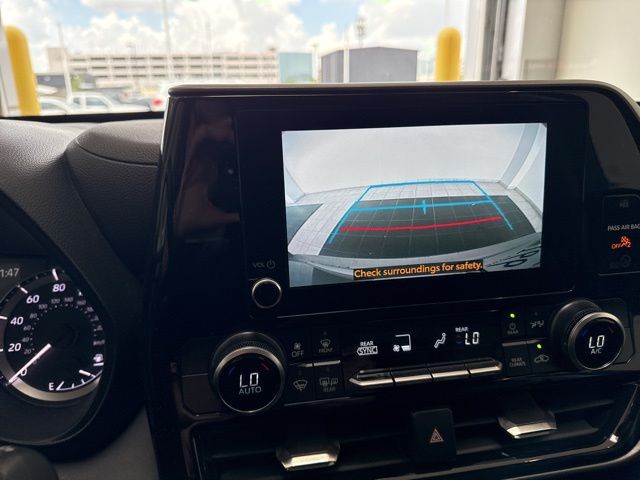 2025 Toyota Highlander LE - Photo 16