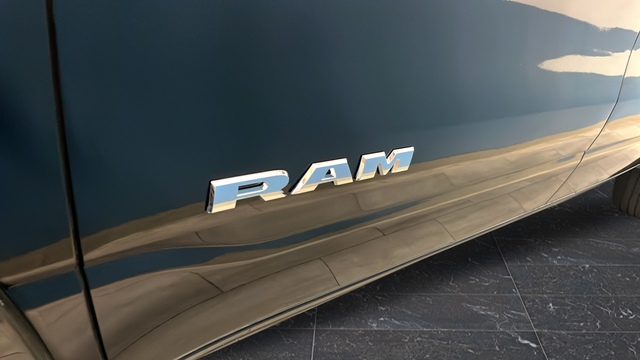 Used 2022 Diamond Black Crystal Pearlcoat Ram Laramie image 40