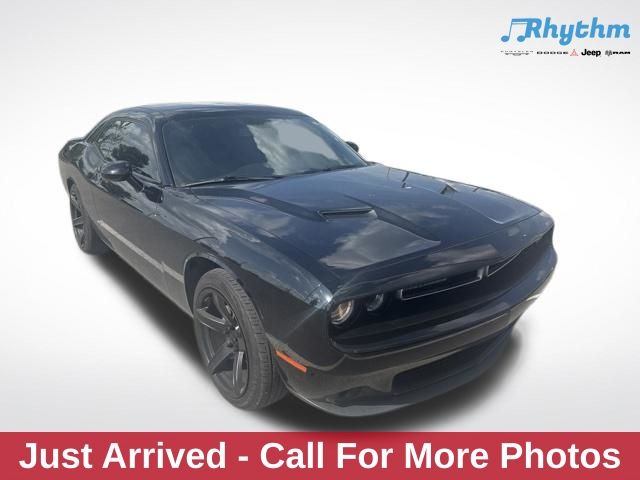 Pitch Black Clearcoat 2020 Dodge Challenger Coupe Rear-Wheel Drive 8-Speed Automatic
