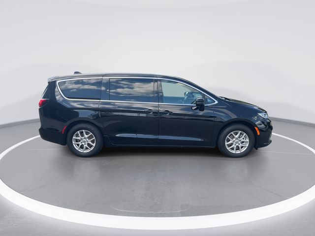 Used 2025 Black Chrysler Select image 9
