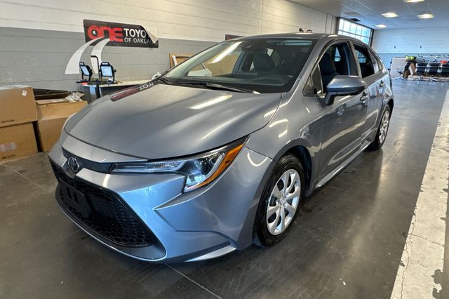 2022 Toyota Corolla LE's photo