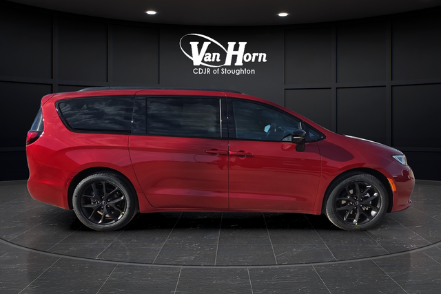 New 2026 Red Hot Pearlcoat Chrysler Select image 2