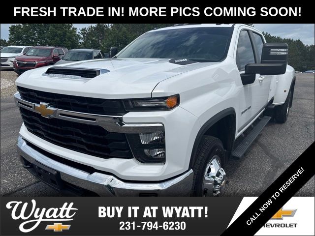 Summit White 2024 Chevrolet Silverado 3500HD Pickup Truck Four-Wheel Drive Automatic