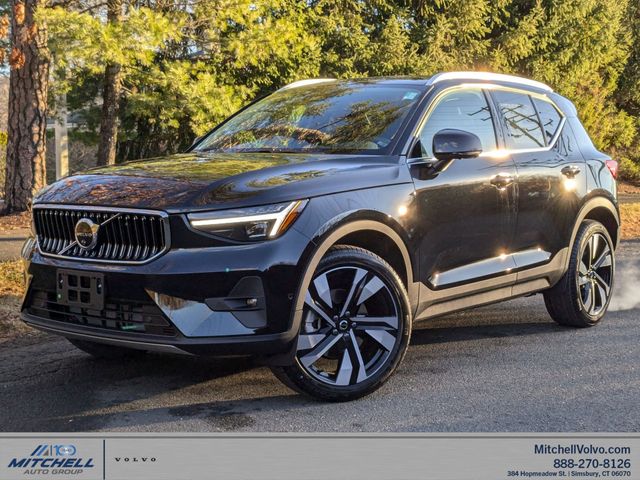 2025 Volvo XC40 B5 Plus Bright Theme AWD