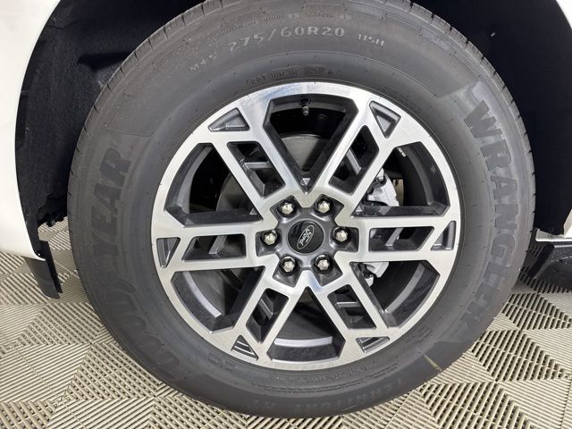 2025 Star White Metallic Tri-Coat Ford Expedition Max RWD SUV