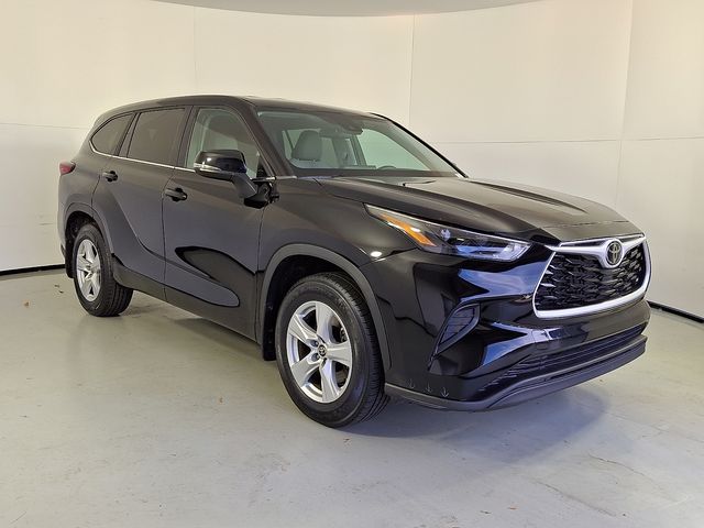 2023 Toyota Highlander L's photo