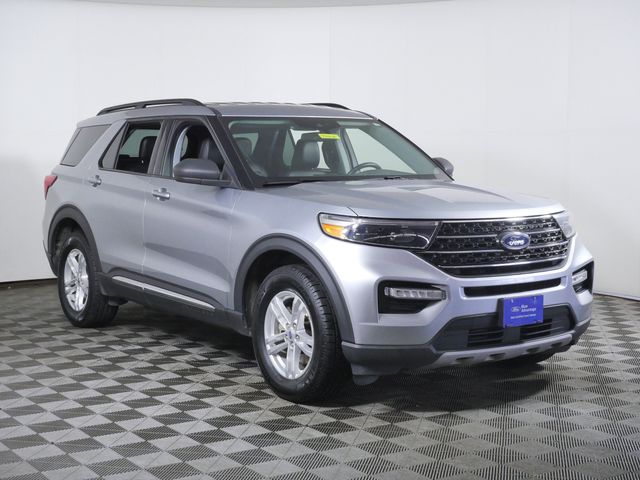 Iconic Silver Metallic 2022 Ford Explorer SUV / Crossover All-Wheel Drive Automatic