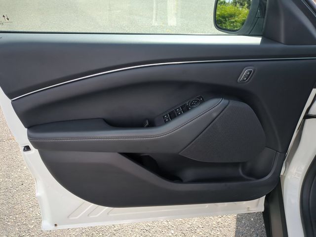 Used 2024 White Ford Select image 12