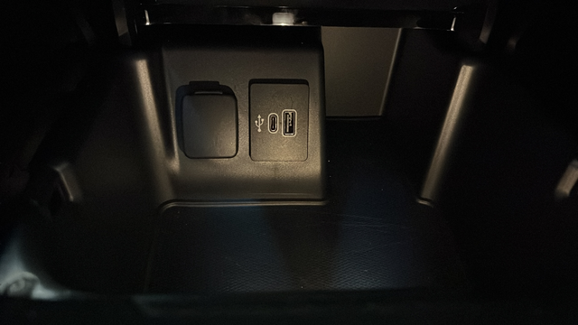 Used 2025 Carbonized Gray Metallic Ford Platinum image 36