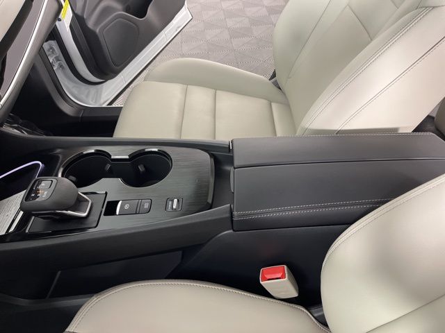 2025 Everest White Pearl Nissan Rogue SL FWD SUV