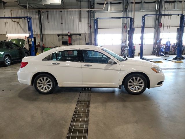 2013 Chrysler 200 Limited FWD Sedan