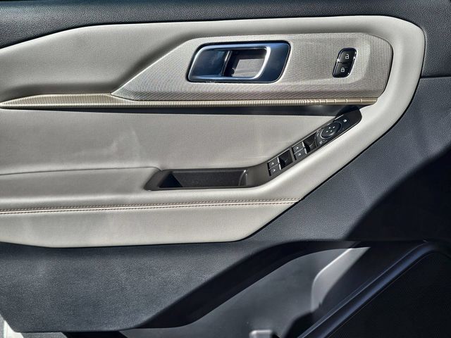 New 2026 Star White Metallic Tri-Coat Ford Active image 17