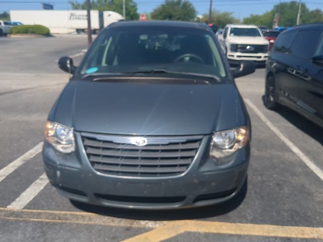 2005 Chrysler Town & Country LX