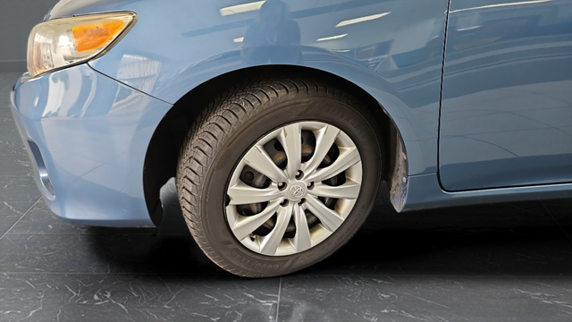 Used 2013 Tropical Sea Metallic Toyota LE image 31