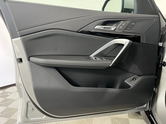 Used 2026 Silver BMW xDrive28i image 10