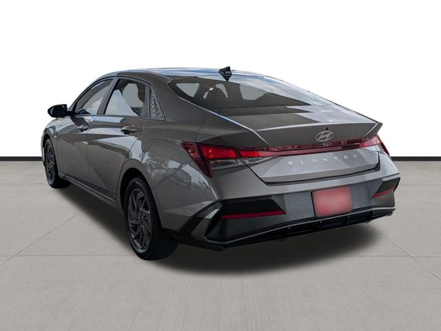 2024 Hyundai Elantra SEL Silver at Community Toyota