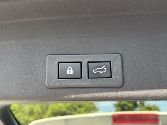 Used 2022 White Subaru Limited image 44