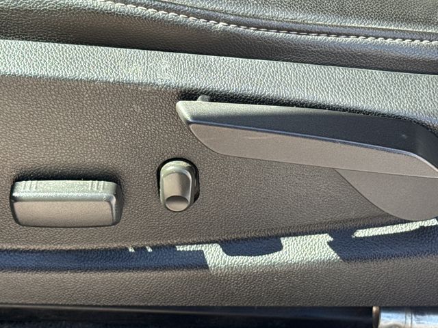 Used 2022 White Chevrolet Z71 image 21