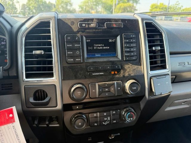 2018 Oxford White Ford Super Duty F-350 DRW XLT DRW 4X4 Chassis