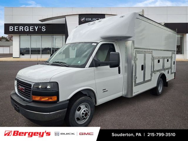 Summit White 2026 GMC Savana Chassis 4500 159 Cutaway RWD Van Rear-Wheel Drive 8-Speed Automatic